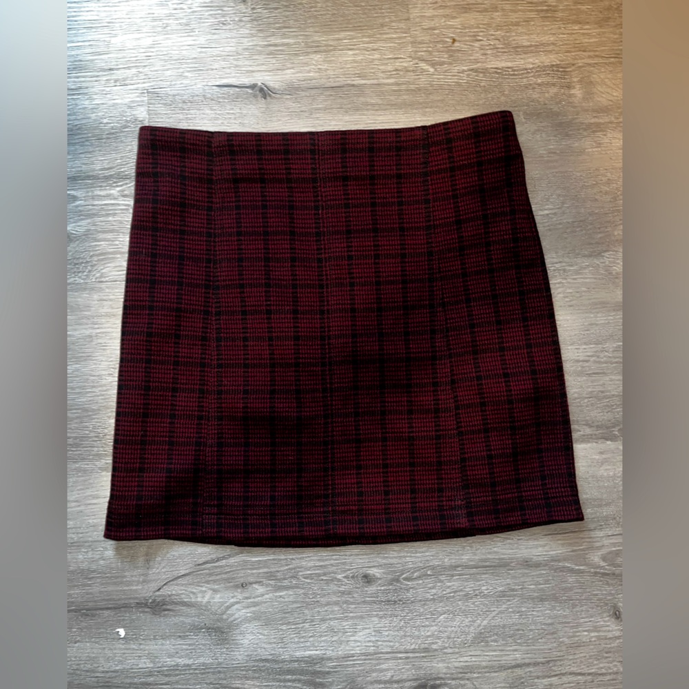 JOLT, thick, red and black patterned skirt
